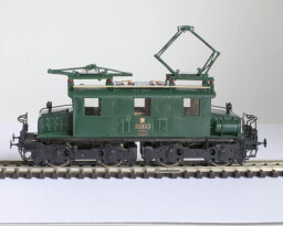 E436