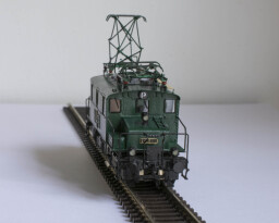 E436